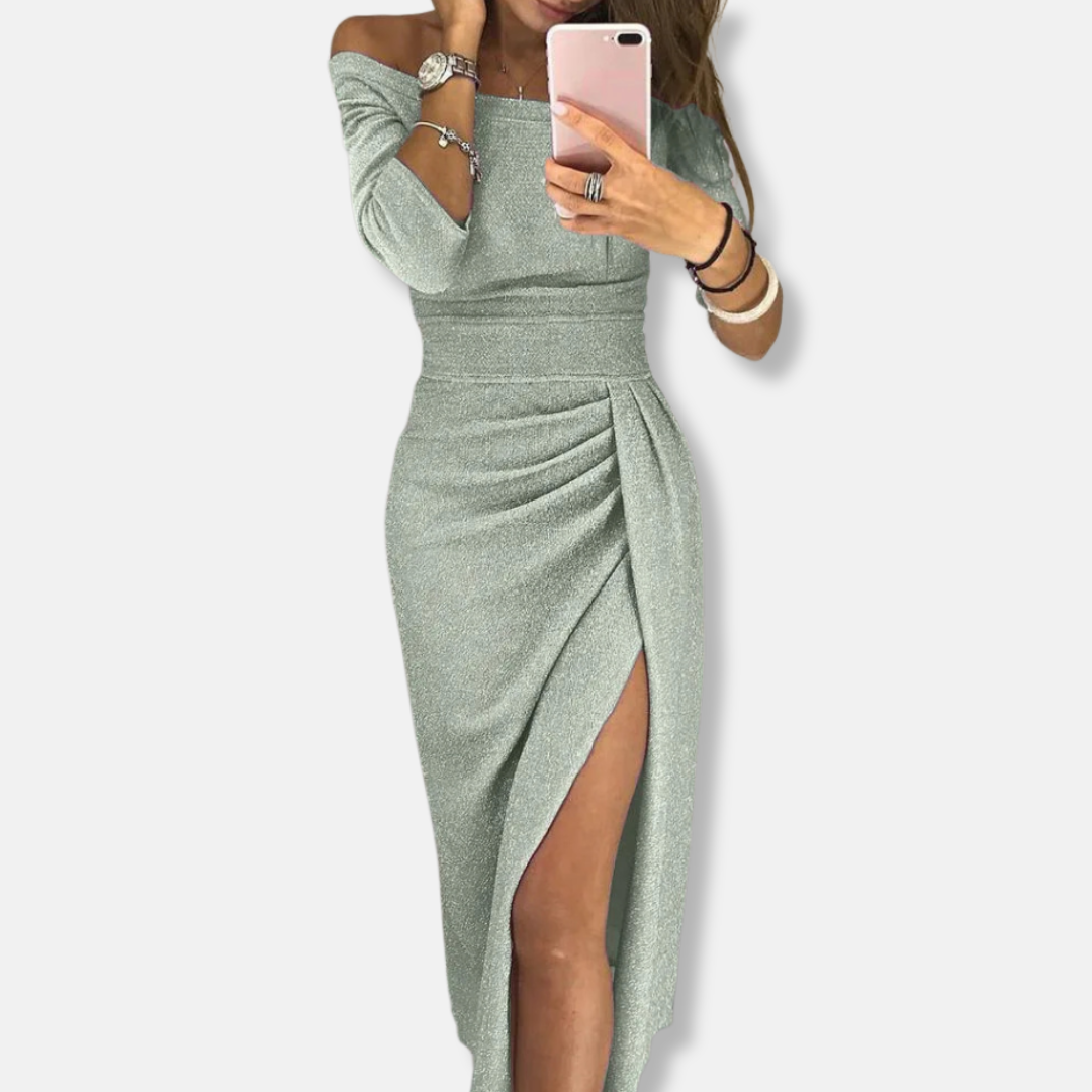 Esmeralda | Glamour Dress with Slit and Stylish Pleats